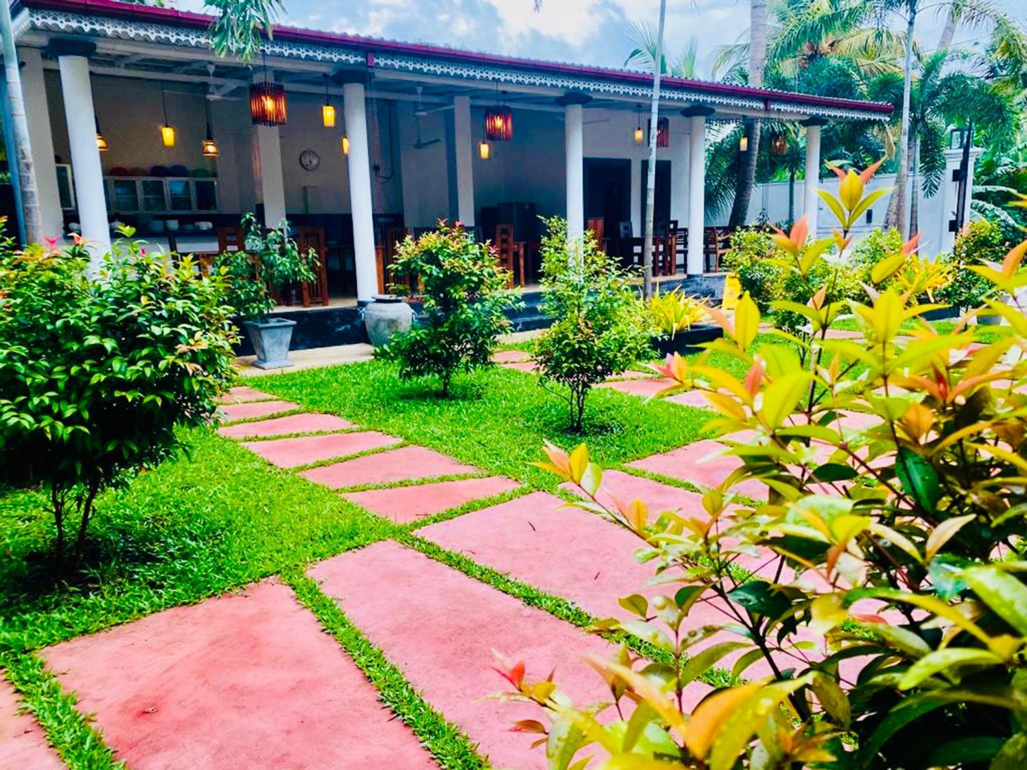 Ceagull Hotell Ahangama Exteriör bild